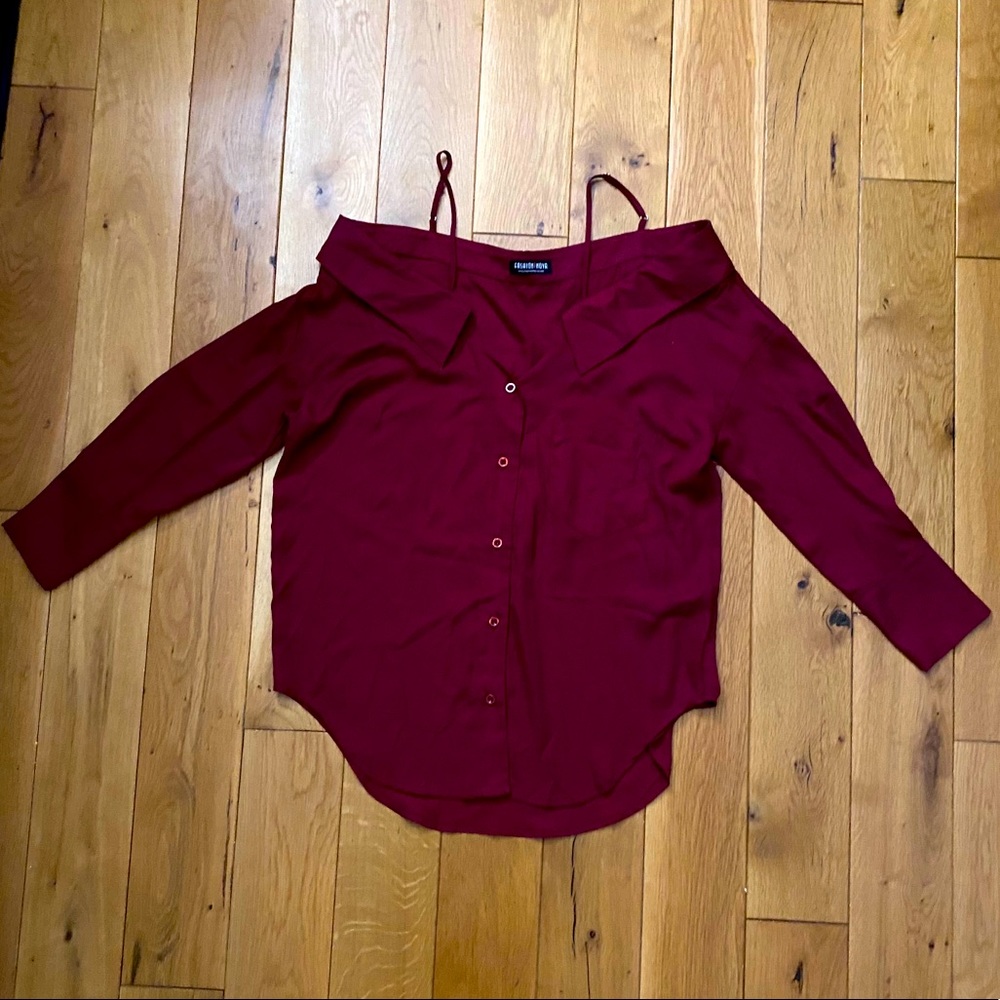 NEVER BEEN WORN - Maroon cold shoulder button-up